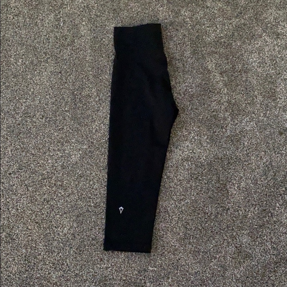 black cropped size 12 ivivva leggings